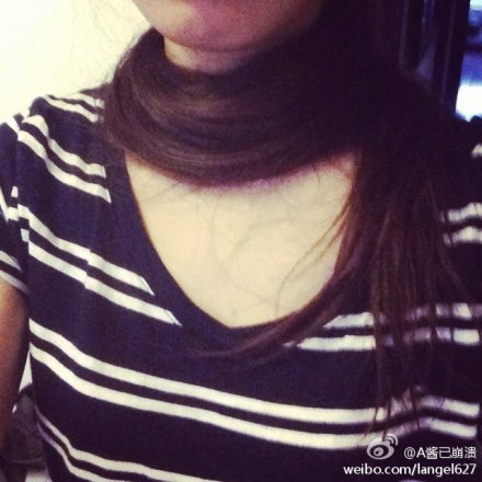 你们都在炫，我只能拿出我珍藏已久，高端设计，顶级手工，真皮真毛的毛围脖了！太贵妇有没有！！！只不过现 ...