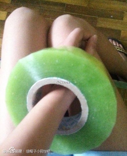 好讨厌，老公给人家买的翡翠手镯总是把我胳膊赘的疼。但是怎么办呢，听说高端奢侈品都这 ...
