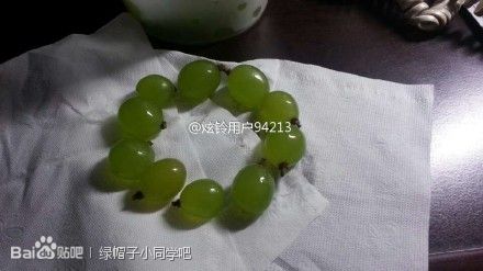 亮瞎你们的眼睛！祖传的浑然天成的绿玛瑙手链，明眼人一眼就可以看出来，这价格最少也要7位数，我就是随便 ...